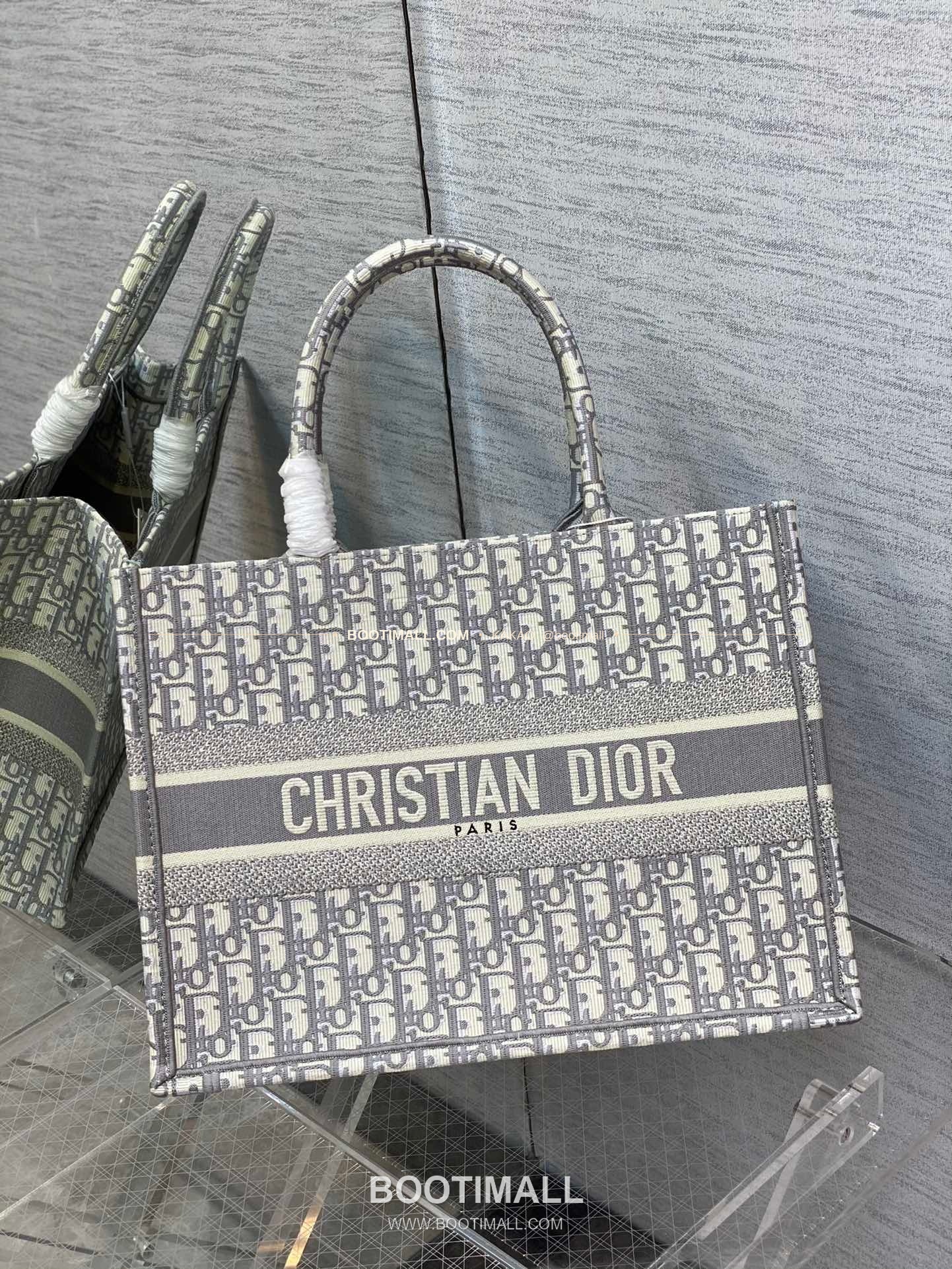 디올 오블리크 자수 캔버스 블루 미디엄 토트백 Dior Oblique Embroidered Canvas Blue Medium Tote Bag 8001 36cm 1