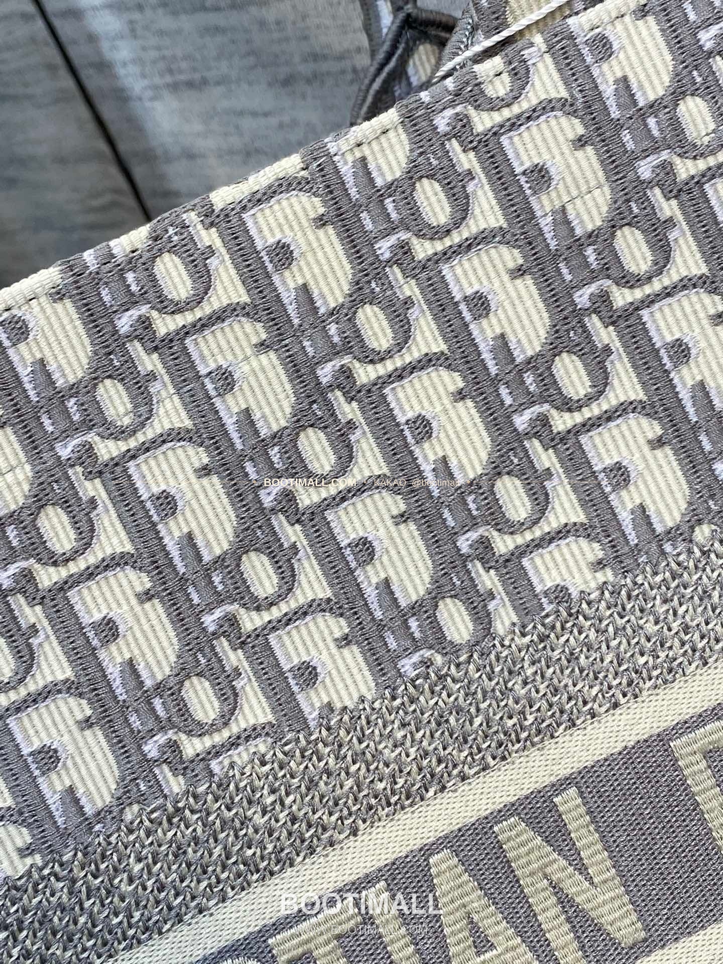 디올 오블리크 자수 캔버스 블루 미디엄 토트백 Dior Oblique Embroidered Canvas Blue Medium Tote Bag 8001 36cm 3