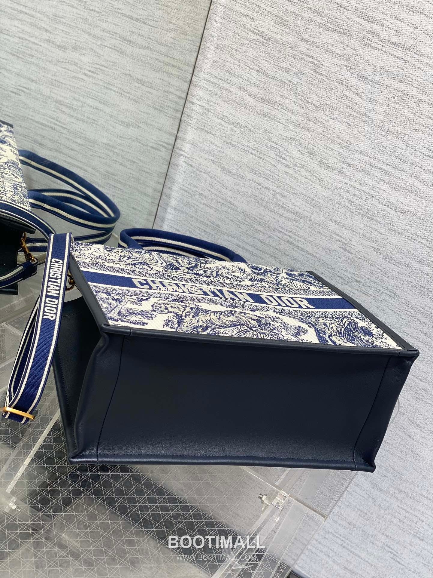 디올 오블리크 자수 캔버스 스트랩 미디엄 토트백 Dior Oblique Embroidered Canvas Strap Medium Tote Bag 36cm 15