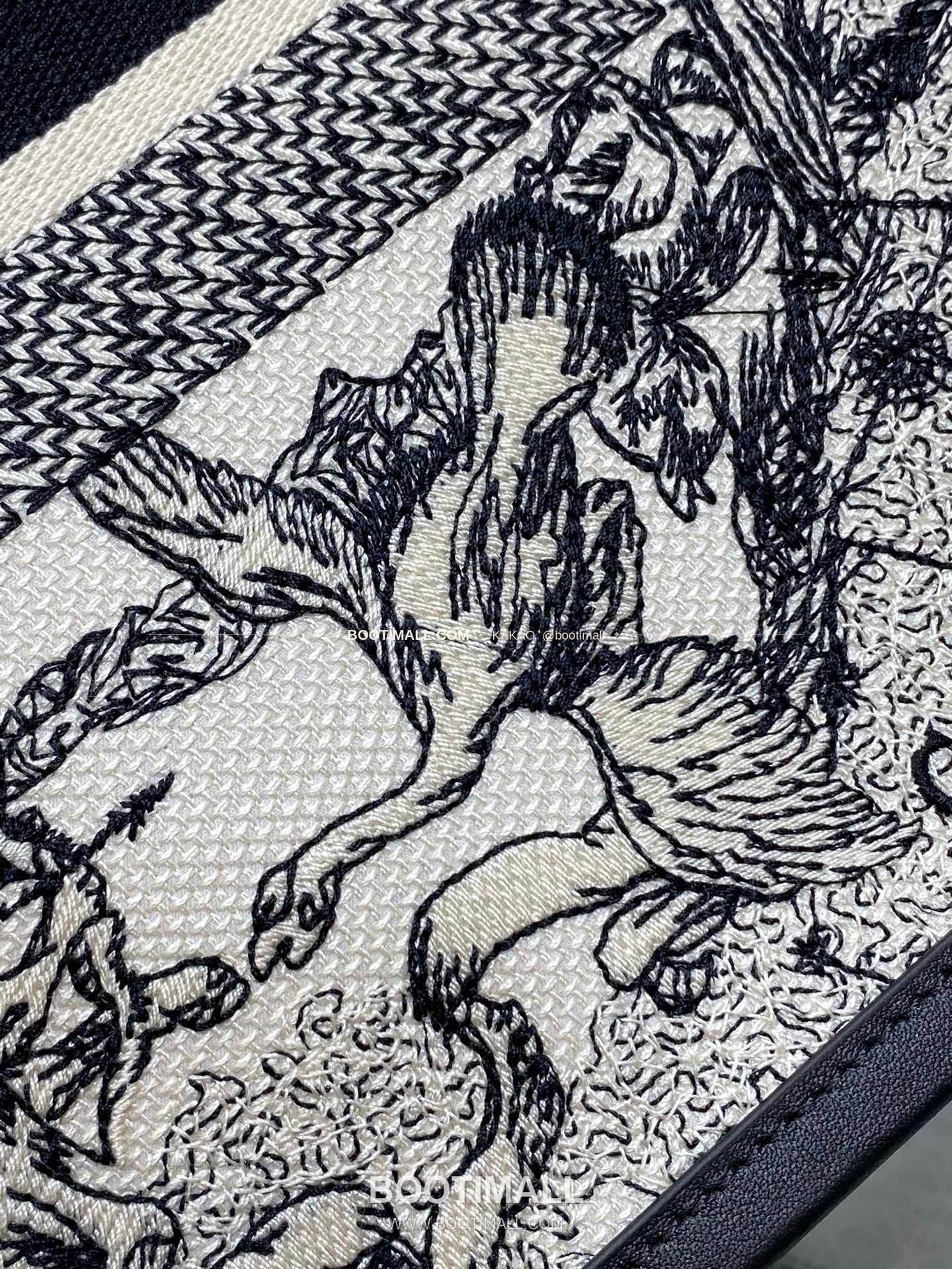 디올 오블리크 자수 캔버스 스트랩 미디엄 토트백 Dior Oblique Embroidered Canvas Strap Medium Tote Bag 36cm 10