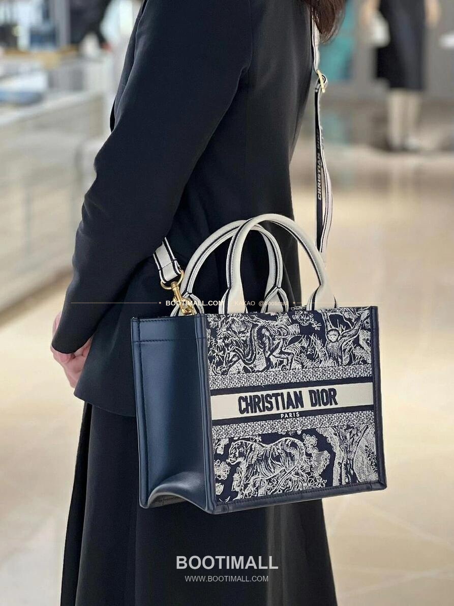 디올 오블리크 자수 캔버스 스트랩 미디엄 토트백 Dior Oblique Embroidered Canvas Strap Medium Tote Bag 36cm 6