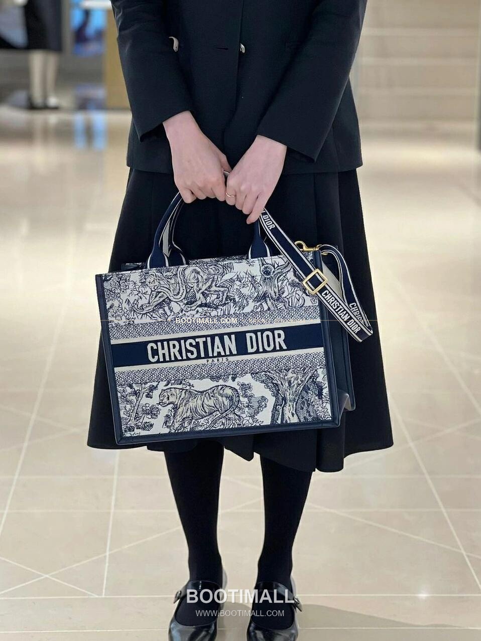 디올 오블리크 자수 캔버스 스트랩 미디엄 토트백 Dior Oblique Embroidered Canvas Strap Medium Tote Bag 36cm 8