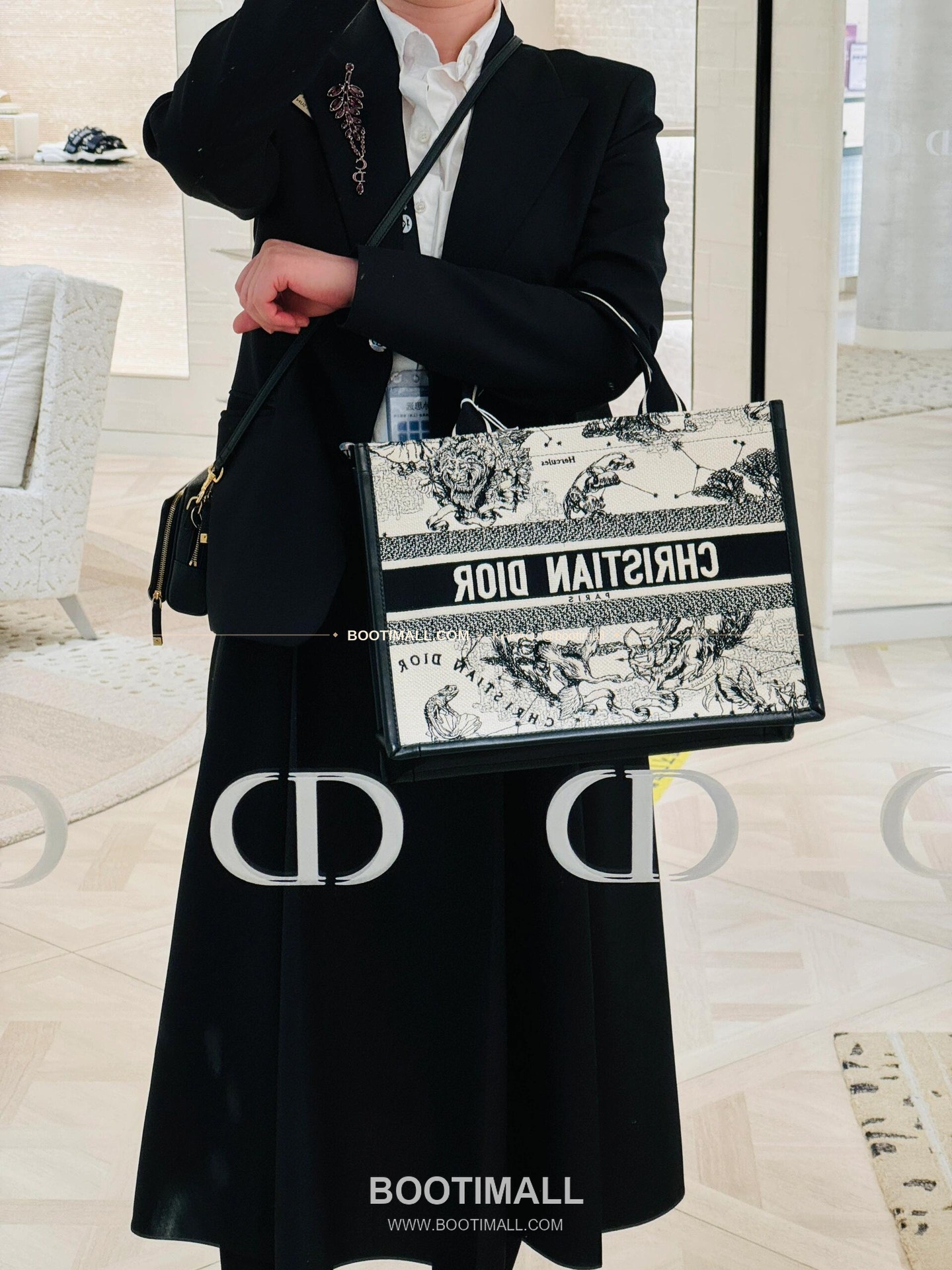 디올 오블리크 자수 캔버스 스트랩 미디엄 토트백 Dior Oblique Embroidered Canvas Strap Medium Tote Bag 36cm 4