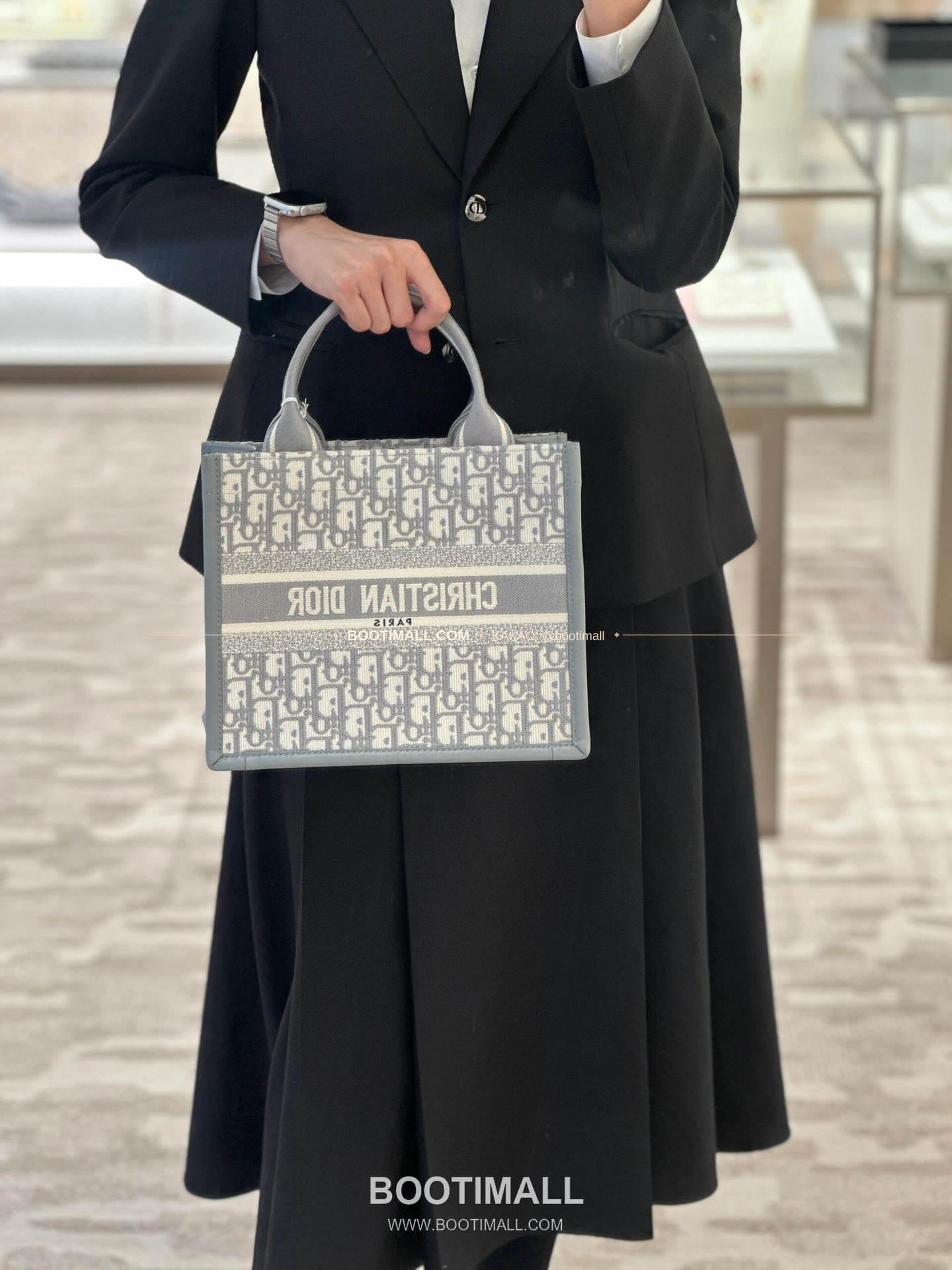 디올 오블리크 자수 캔버스 스트랩 미디엄 토트백 Dior Oblique Embroidered Canvas Strap Medium Tote Bag 36cm 1