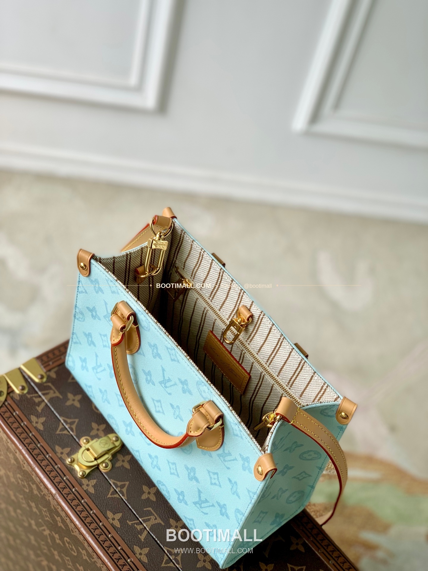 루이비통 온더고 스몰 모노그램 블루 토트백 Louis Vuitton OnTheGo Small Monogram Bleu Tote Bag M28289 25cm 9