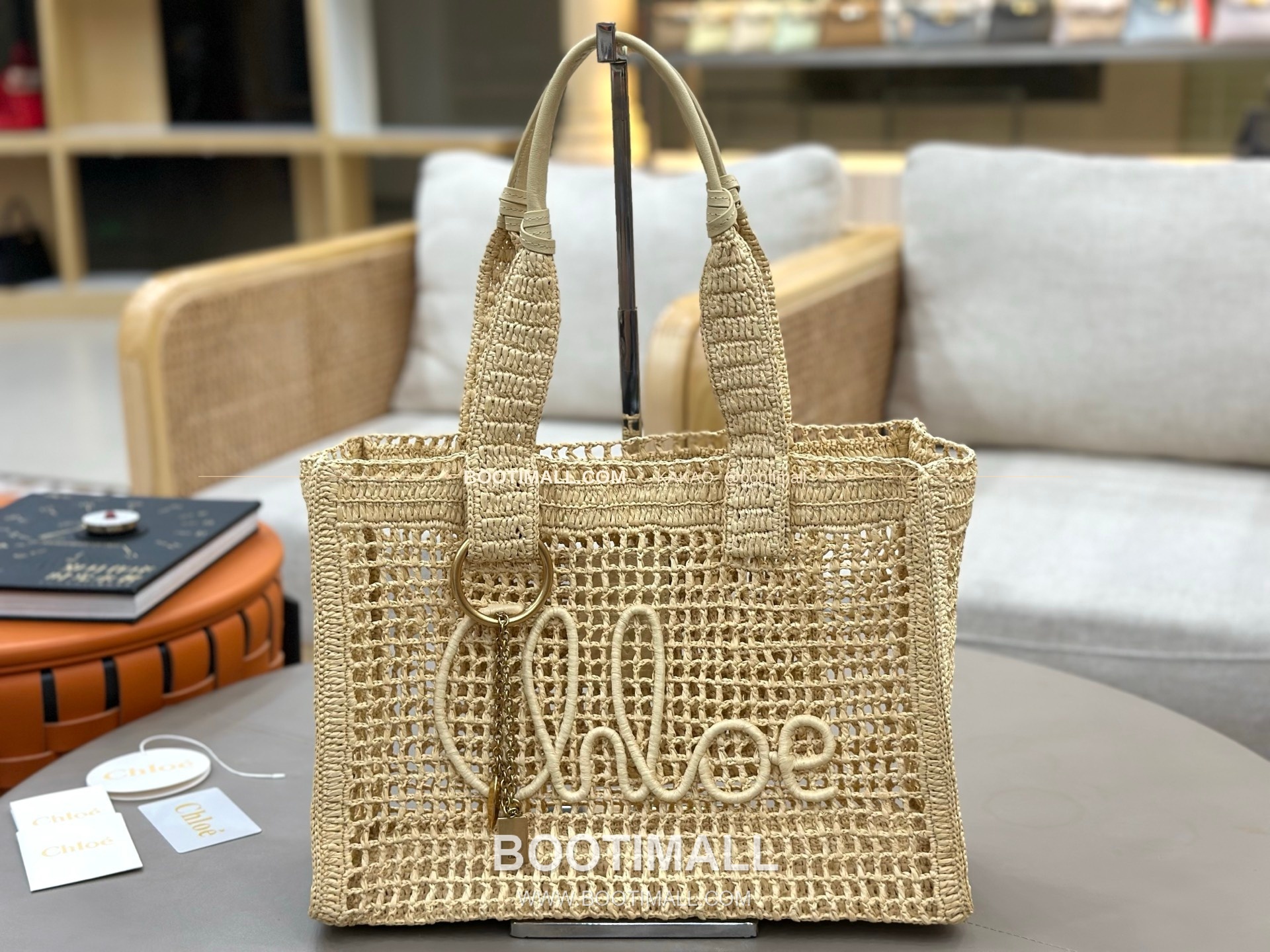 끌로에 2026SS 라피아 위빙 로고자수 바나나 토트백 Chloe 2026 SS Raffia Woven Logo Embroidery Banana Tote Bag 1666 37cm 1