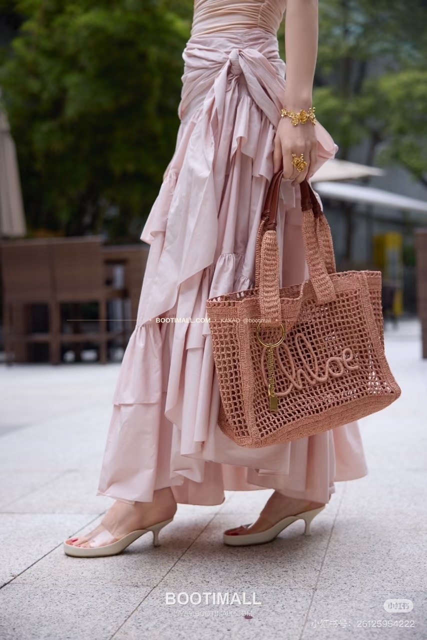 끌로에 2026SS 라피아 위빙 로고자수 바나나 토트백 Chloe 2026 SS Raffia Woven Logo Embroidery Banana Tote Bag 1666 37cm 1