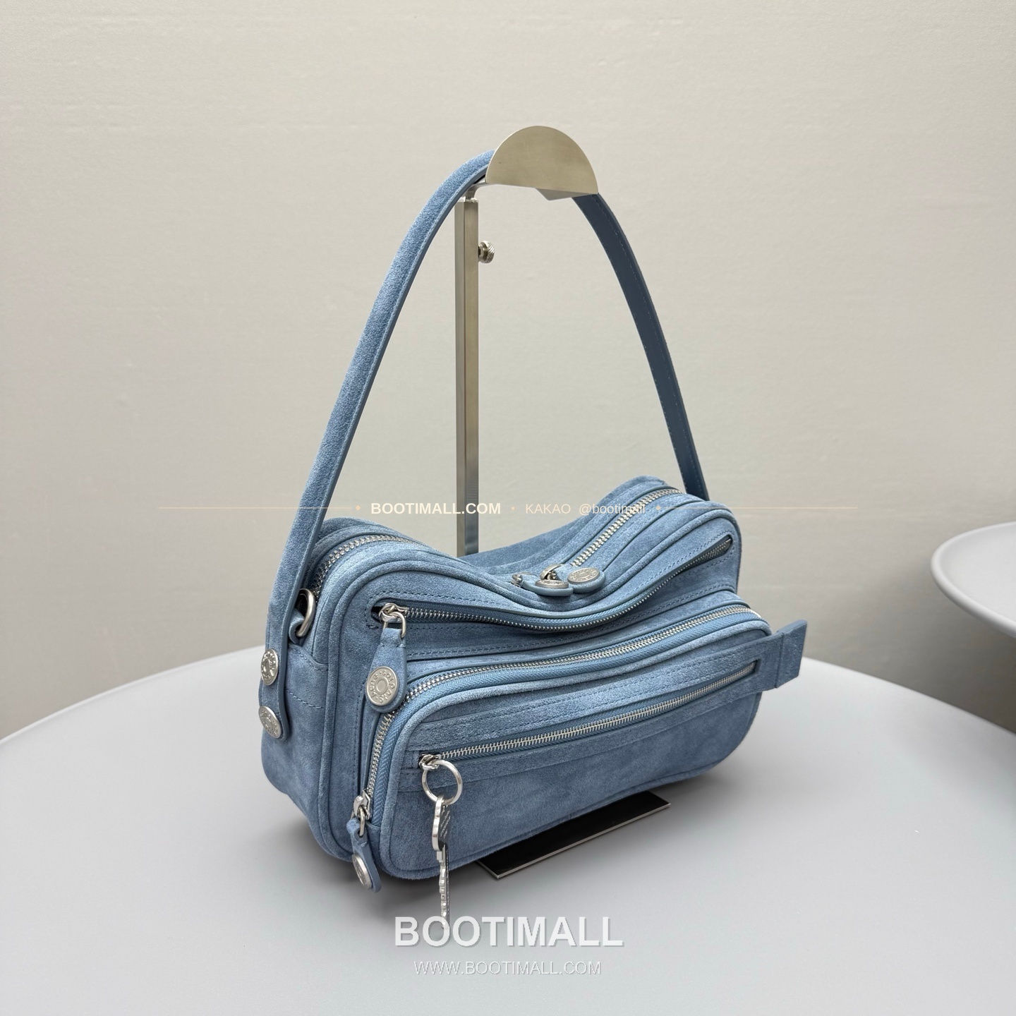 아크네스튜디오 매트 블루 카메라 크로스백 Acne Studios Matte Blue Camera Crossbody Bag 95234 26cm 2