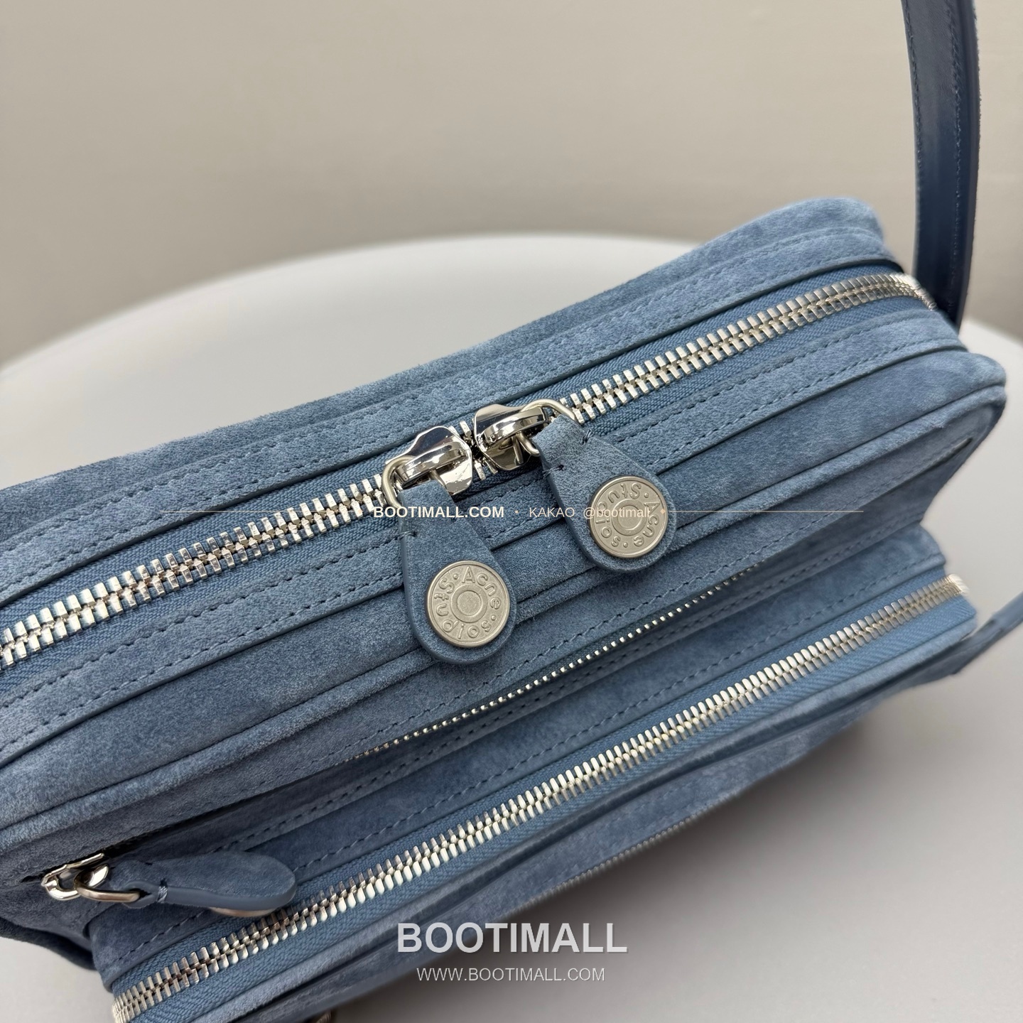 아크네스튜디오 매트 블루 카메라 크로스백 Acne Studios Matte Blue Camera Crossbody Bag 95234 26cm 5