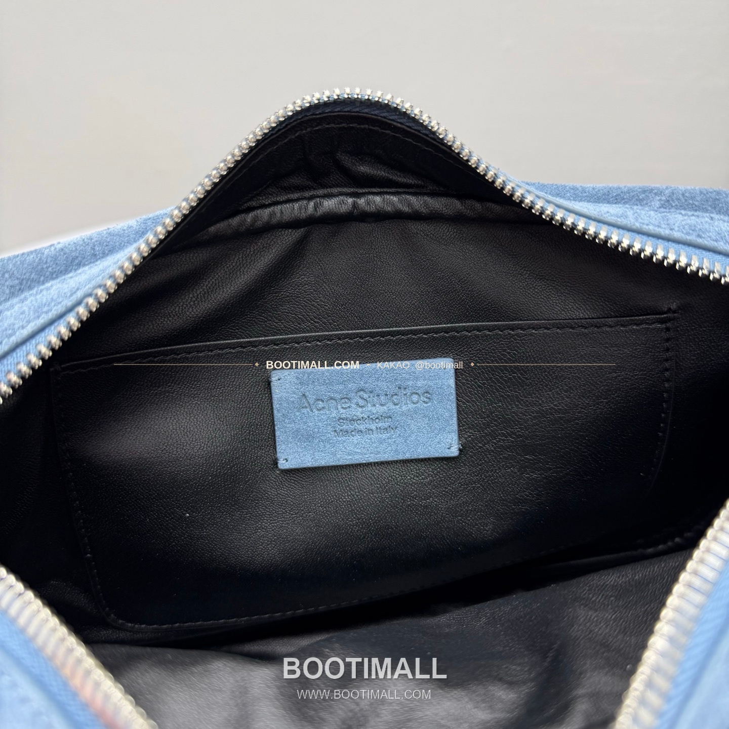 아크네스튜디오 매트 블루 카메라 크로스백 Acne Studios Matte Blue Camera Crossbody Bag 95234 26cm 9