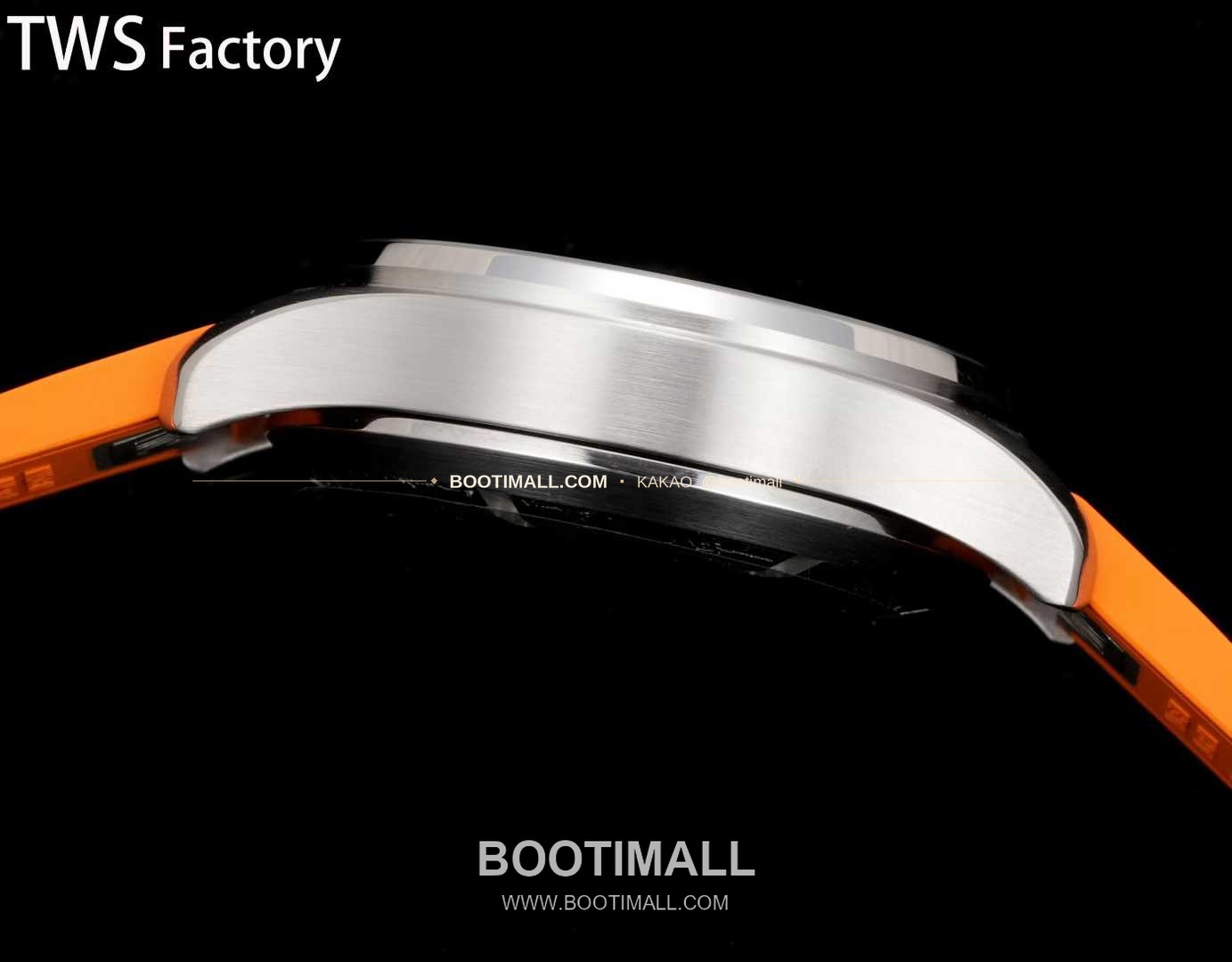 아이더블유씨 파일럿 스틸 블랙다이얼 크로노그래프 데이데이트 오토매틱 IWC Pilot Steel Black Dial Chronograph Day Date Automatic 43mm 8