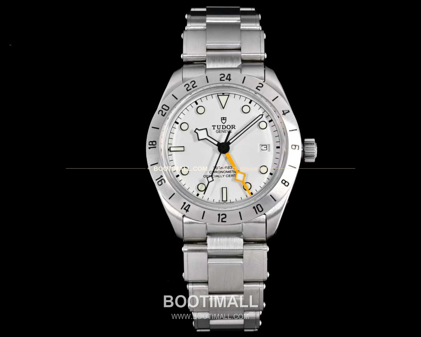 튜더 블랙베이 프로 GMT 스틸 아이보리/블랙 다이얼 오토매틱 Tudor Black Bay Pro GMT Steel Ivory Black Dial Automatic 79470 39mm 1