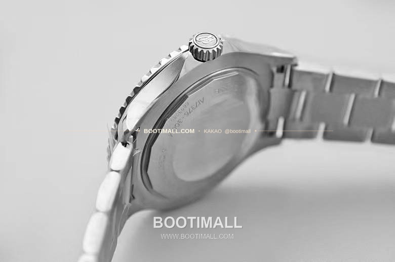 브라이틀링 슈퍼오션 스틸 블랙다이얼 다이버 오토매틱 Breitling Superocean Steel Black Dial Diver Automatic 44mm 5