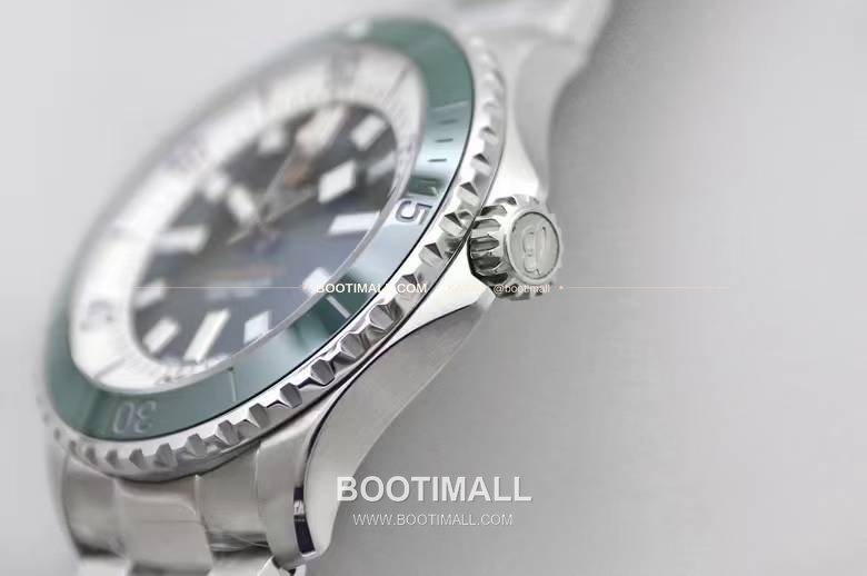 브라이틀링 슈퍼오션 스틸 블랙다이얼 다이버 오토매틱 Breitling Superocean Steel Black Dial Diver Automatic 44mm 4