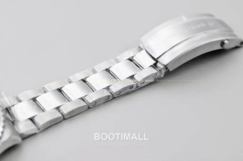 브라이틀링 슈퍼오션 스틸 블랙다이얼 다이버 오토매틱 Breitling Superocean Steel Black Dial Diver Automatic 44mm 9