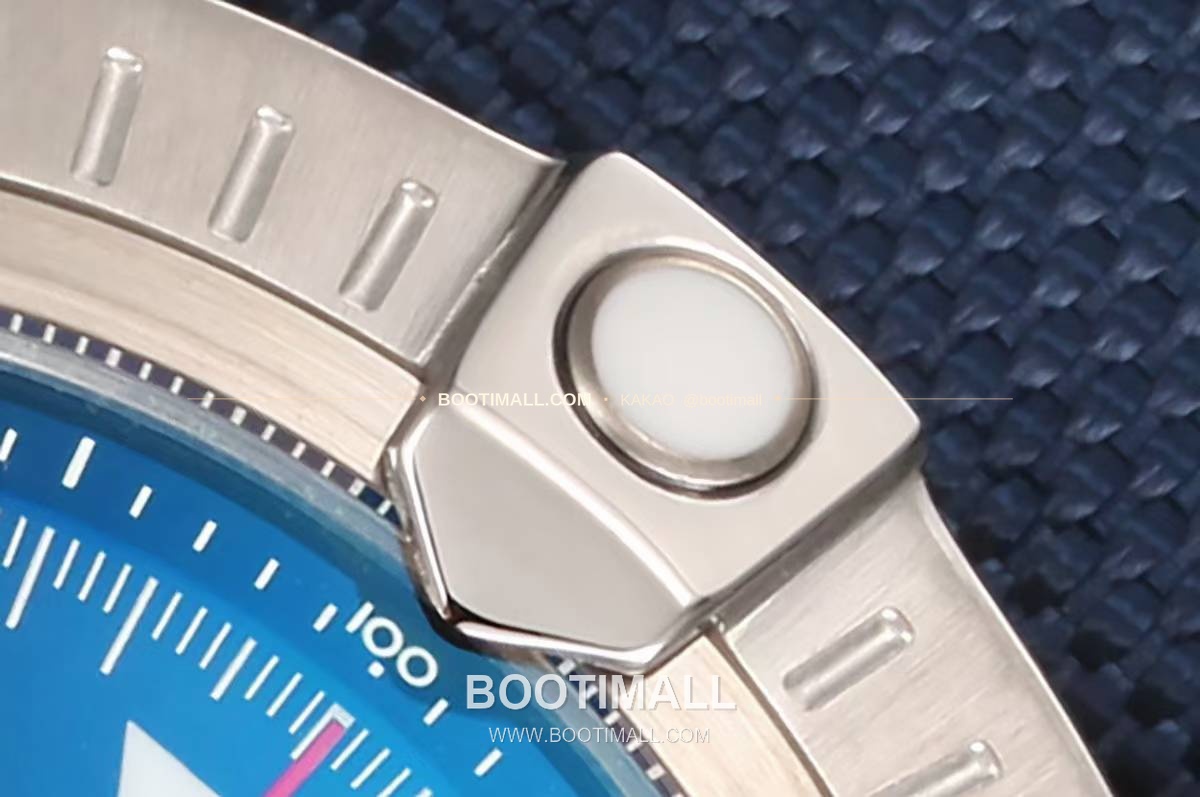 브라이틀링 어벤저 스틸 블루다이얼 크로노그래프 오토매틱 Breitling Avenger Steel Blue Dial Chronograph Automatic B01 45mm 6