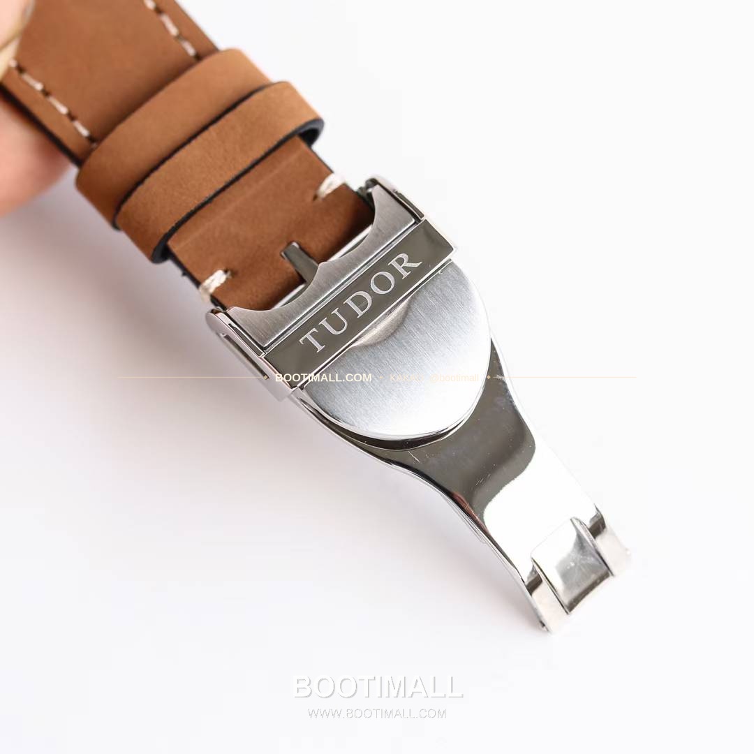 튜더 블랙베이 크로노 스틸 골드 블랙다이얼 크로노그래프 오토매틱 Tudor Black Bay Chrono Steel Gold Black Dial Chronograph Automatic M79363N 41mm 9