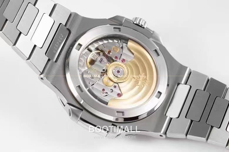 파텍필립 노틸러스 올리브그린 다이얼 스틸 오토매틱 Patek Philippe Nautilus Olive Green Dial Steel Automatic 40mm 8