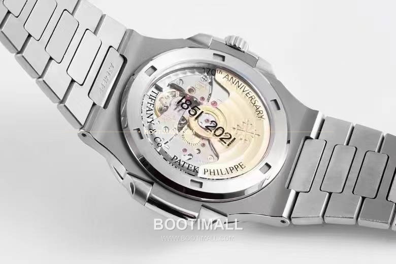 파텍필립 노틸러스 올리브그린 다이얼 스틸 오토매틱 Patek Philippe Nautilus Olive Green Dial Steel Automatic 40mm 8