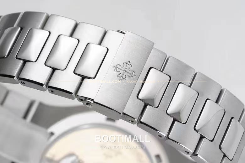 파텍필립 노틸러스 올리브그린 다이얼 스틸 오토매틱 Patek Philippe Nautilus Olive Green Dial Steel Automatic 40mm 9