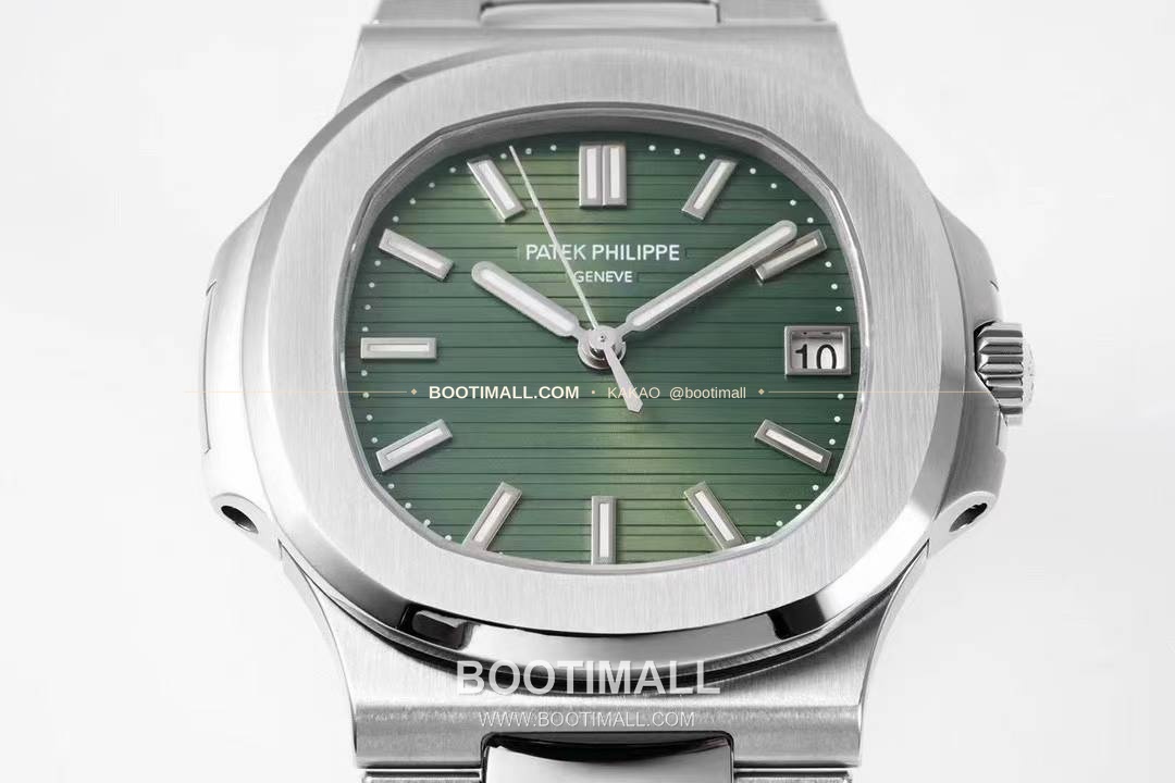 파텍필립 노틸러스 올리브그린 다이얼 스틸 오토매틱 Patek Philippe Nautilus Olive Green Dial Steel Automatic 40mm 5