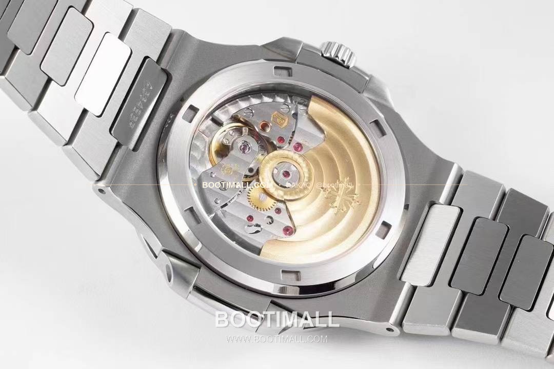 파텍필립 노틸러스 올리브그린 다이얼 스틸 오토매틱 Patek Philippe Nautilus Olive Green Dial Steel Automatic 40mm 8