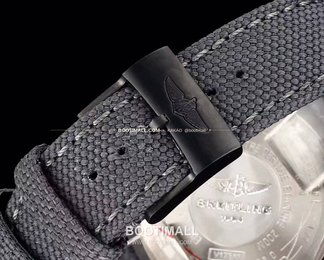 브라이틀링 어벤저 블랙버드 티타늄 블랙다이얼 오토매틱 Breitling Avenger Blackbird Titanium Black Dial Automatic V17311101B11 44mm 9