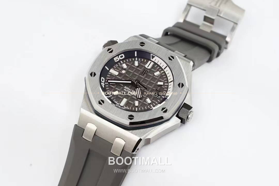 오데마피게 로열오크 오프쇼어 다이버 15720 스틸 블랙다이얼 오토매틱 Audemars Piguet Royal Oak Offshore Diver 15720 Steel Black Dial Automatic 42mm 3