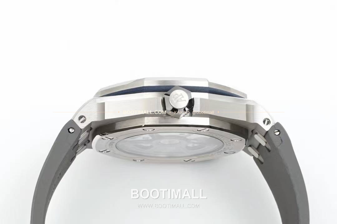 오데마피게 로열오크 오프쇼어 다이버 15720 스틸 블랙다이얼 오토매틱 Audemars Piguet Royal Oak Offshore Diver 15720 Steel Black Dial Automatic 42mm 7