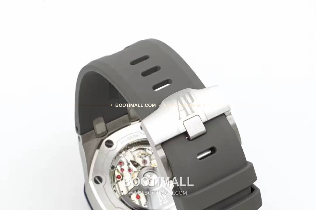 오데마피게 로열오크 오프쇼어 다이버 15720 스틸 블랙다이얼 오토매틱 Audemars Piguet Royal Oak Offshore Diver 15720 Steel Black Dial Automatic 42mm 9