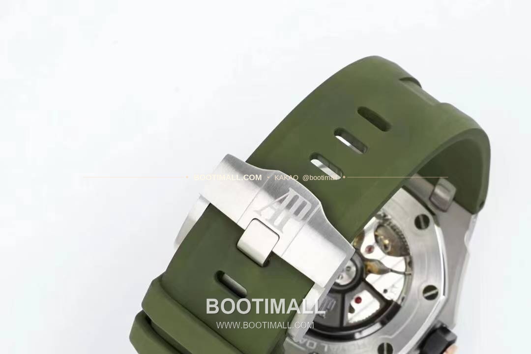 오데마피게 로열오크 오프쇼어 다이버 15720 스틸 블랙다이얼 오토매틱 Audemars Piguet Royal Oak Offshore Diver 15720 Steel Black Dial Automatic 42mm 9