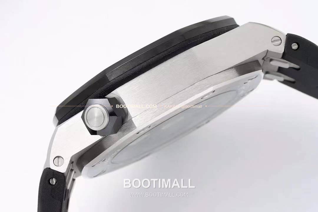 오데마피게 로열오크 오프쇼어 다이버 15720 스틸 블랙다이얼 오토매틱 Audemars Piguet Royal Oak Offshore Diver 15720 Steel Black Dial Automatic 42mm 7