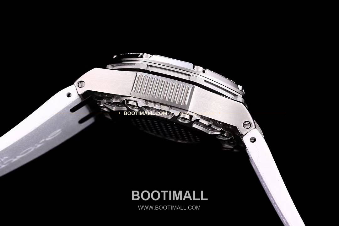 오데마피게 로열오크 오프쇼어 서바이버 크로노그래프 블랙 오토매틱 Audemars Piguet Royal Oak Offshore Survivor Chronograph Black Automatic 44mm 7