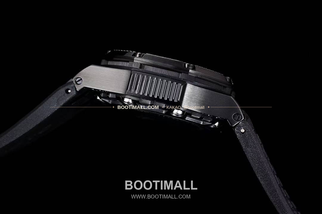 오데마피게 로열오크 오프쇼어 서바이버 크로노그래프 블랙 오토매틱 Audemars Piguet Royal Oak Offshore Survivor Chronograph Black Automatic 44mm 7