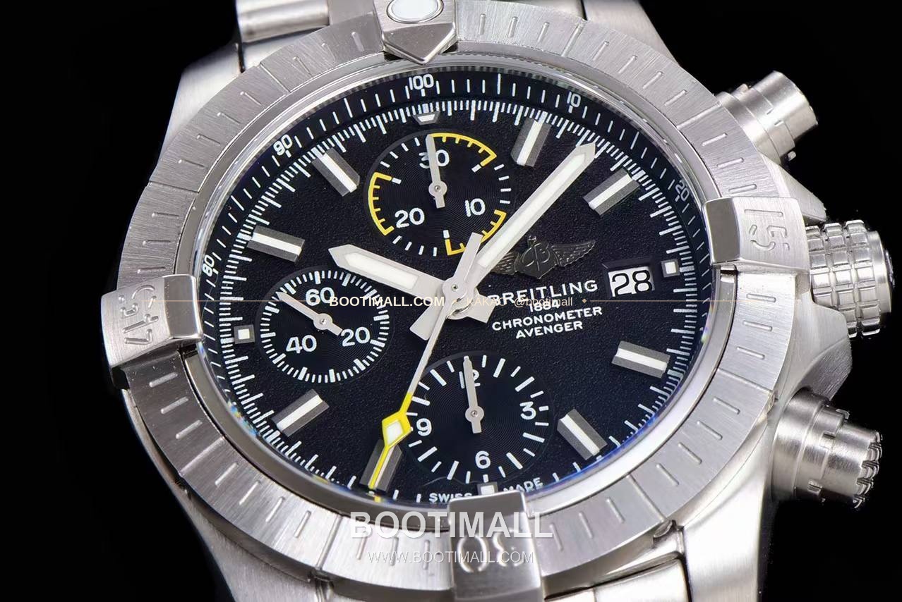 브라이틀링 어벤저 크로노그래프43 스틸 오토매틱 Breitling Avenger Chronograph 43 Steel Automatic 43mm 4