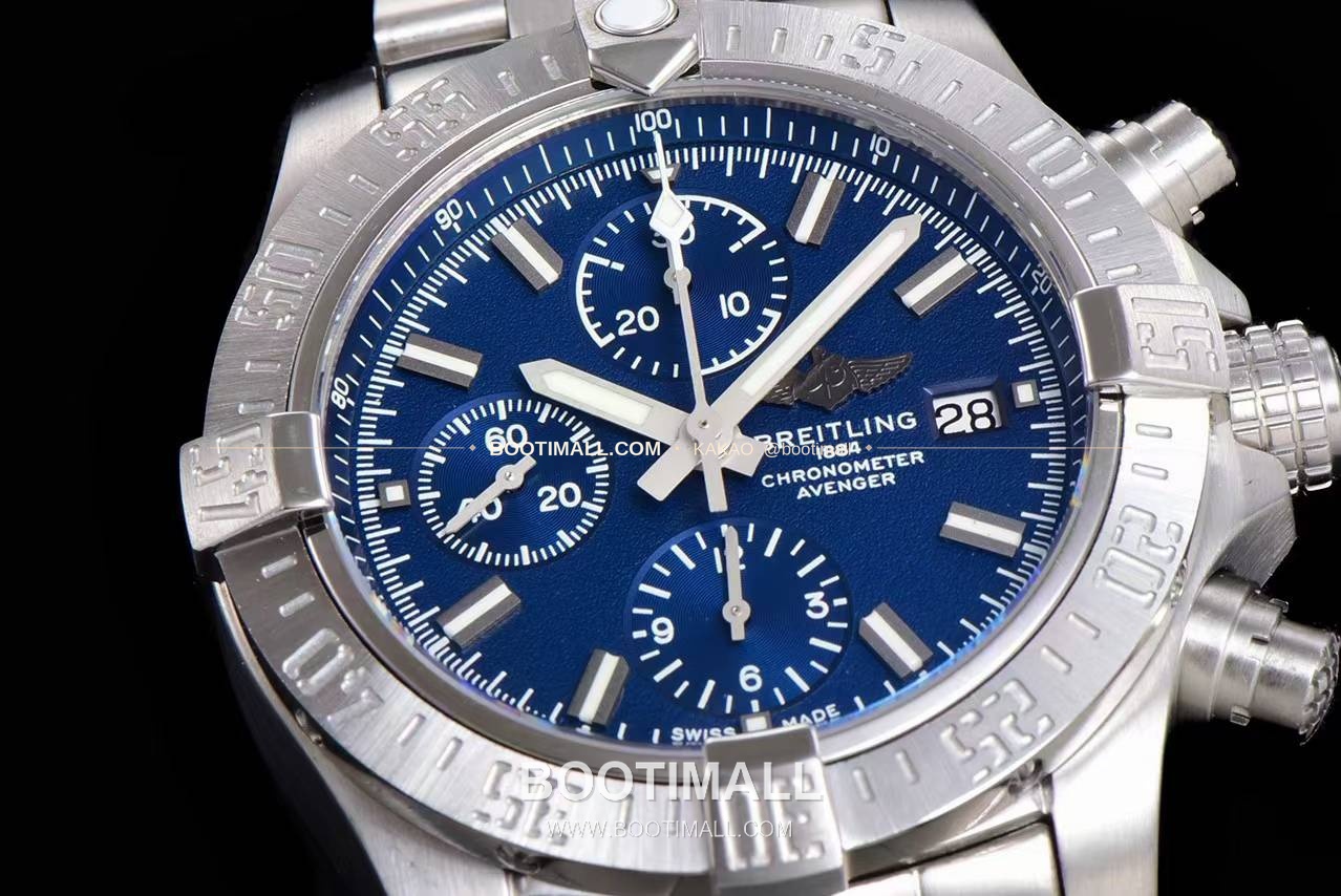 브라이틀링 어벤저 크로노그래프43 스틸 오토매틱 Breitling Avenger Chronograph 43 Steel Automatic 43mm 4