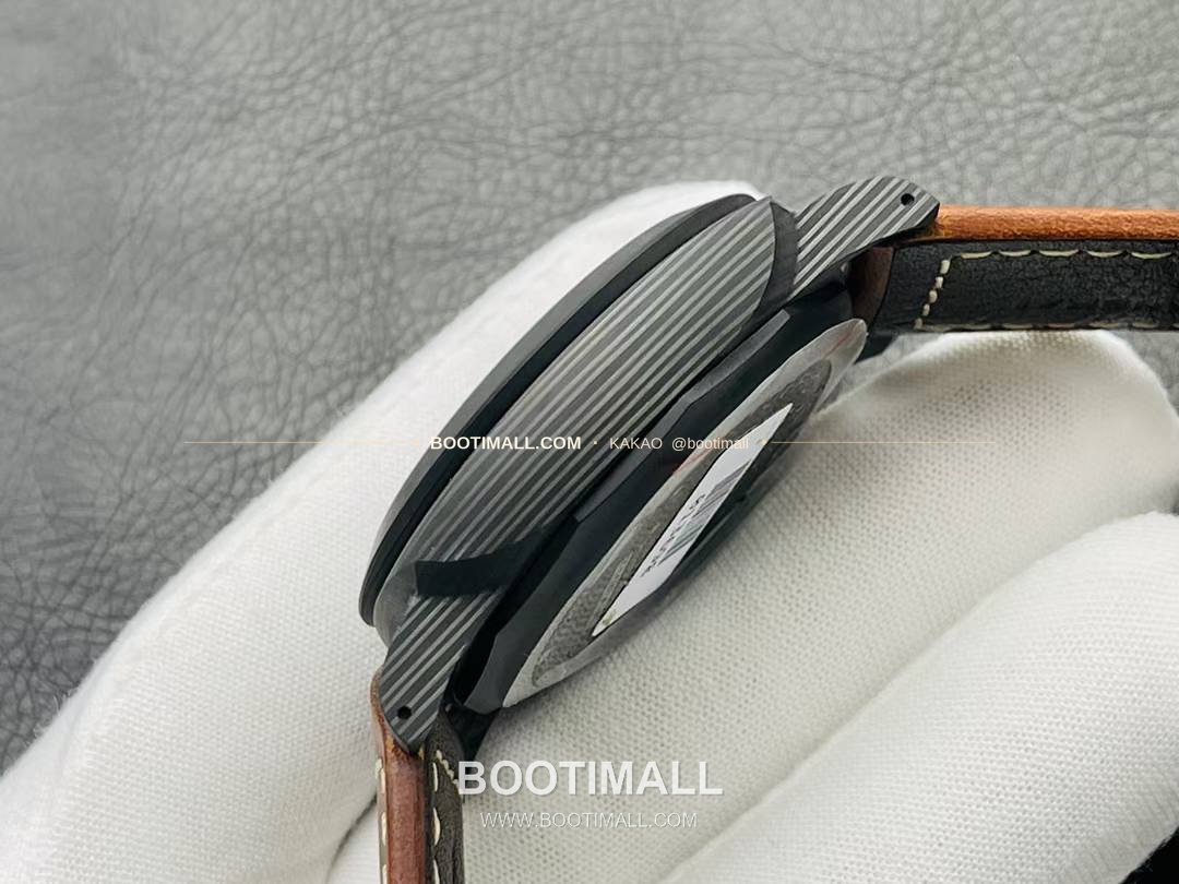 파네라이 루미노르 PAM661 카본 빈티지다이얼 블루세컨즈 오토매틱 Panerai Luminor PAM661 Carbon Vintage Dial Blue Seconds Automatic 44mm 7