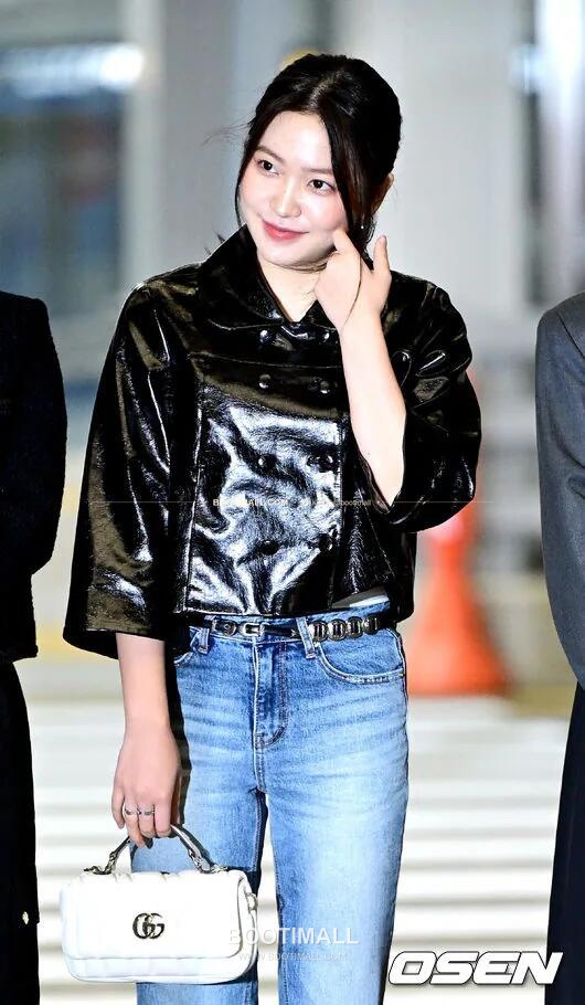 구찌 카프스킨 자수 슬림 숄더백 Gucci Calfskin Embroidered Slim Shoulder Bag 806017 21.1cm 1