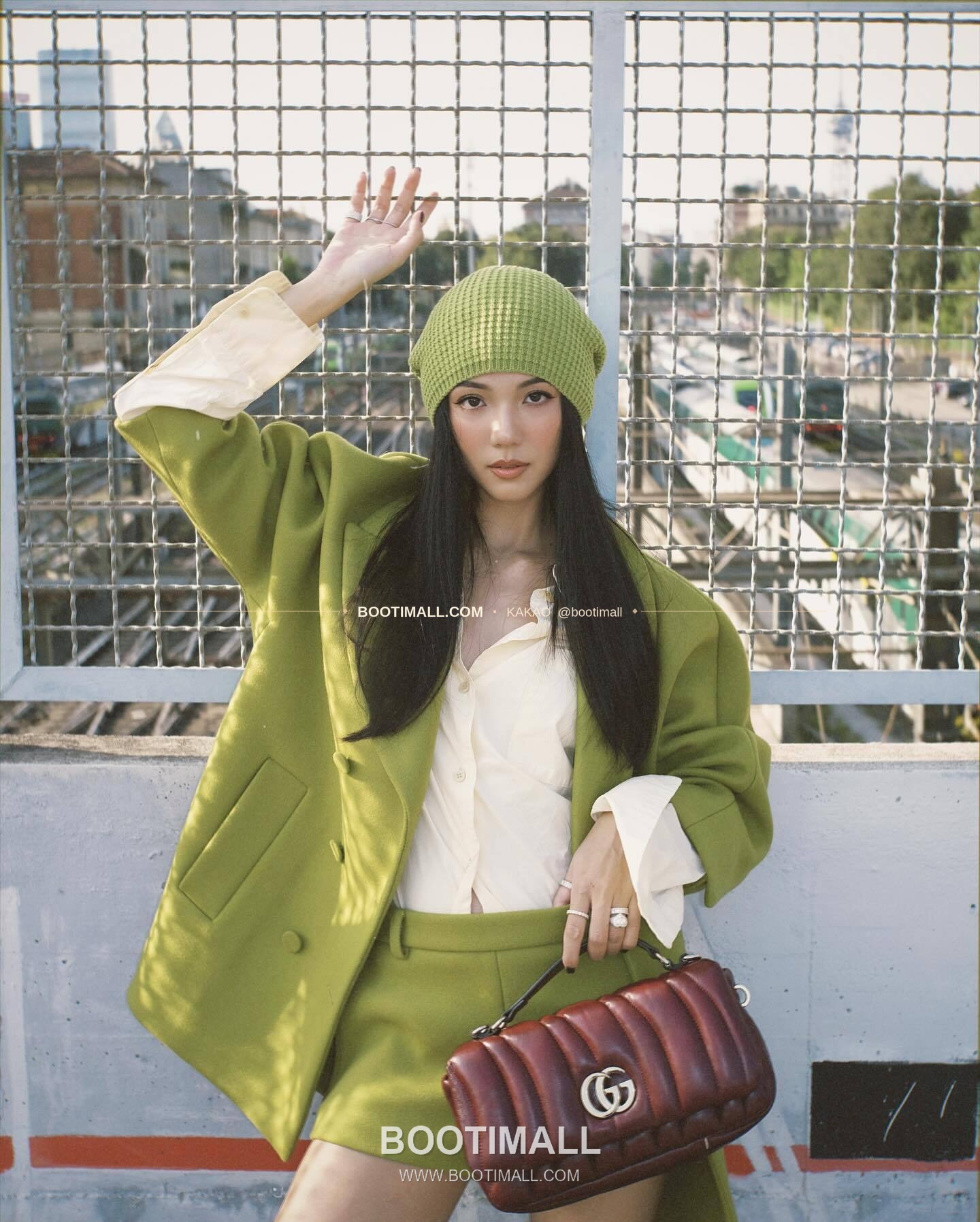 구찌 카프스킨 자수 슬림 숄더백 Gucci Calfskin Embroidered Slim Shoulder Bag 806017 21.1cm 8