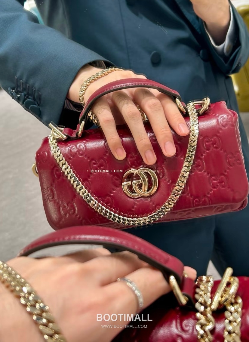 구찌 화이트 엠보싱 카프스킨 슬림 숄더백 Gucci White Embossed Calfskin Slim Shoulder Bag 806017 21cm 1