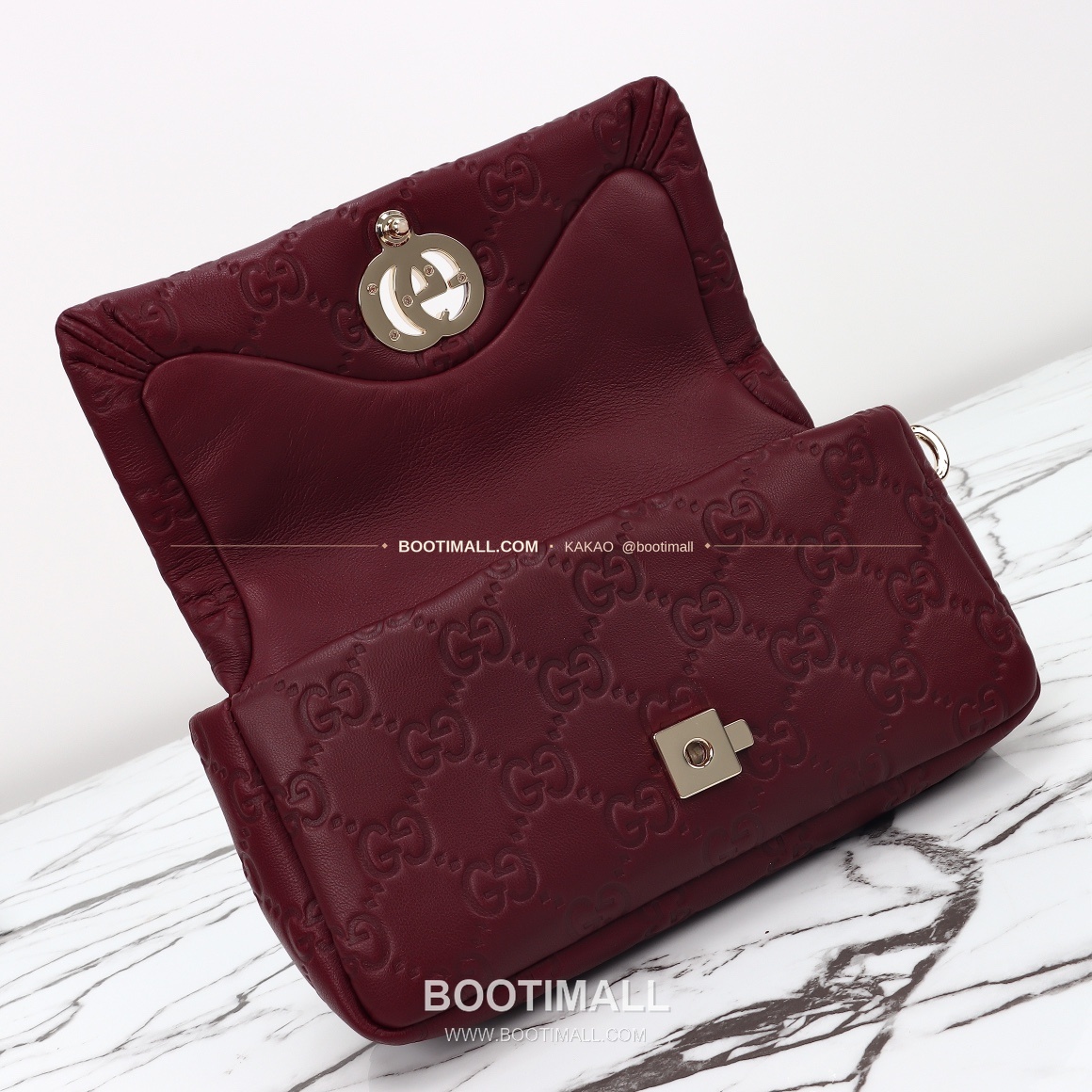 구찌 화이트 엠보싱 카프스킨 슬림 숄더백 Gucci White Embossed Calfskin Slim Shoulder Bag 806017 21cm 9