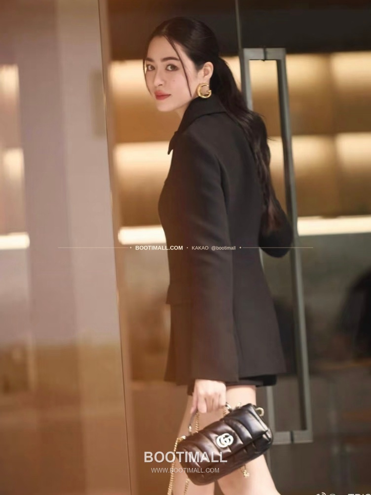 구찌 화이트 엠보싱 카프스킨 슬림 숄더백 Gucci White Embossed Calfskin Slim Shoulder Bag 806017 21cm 4