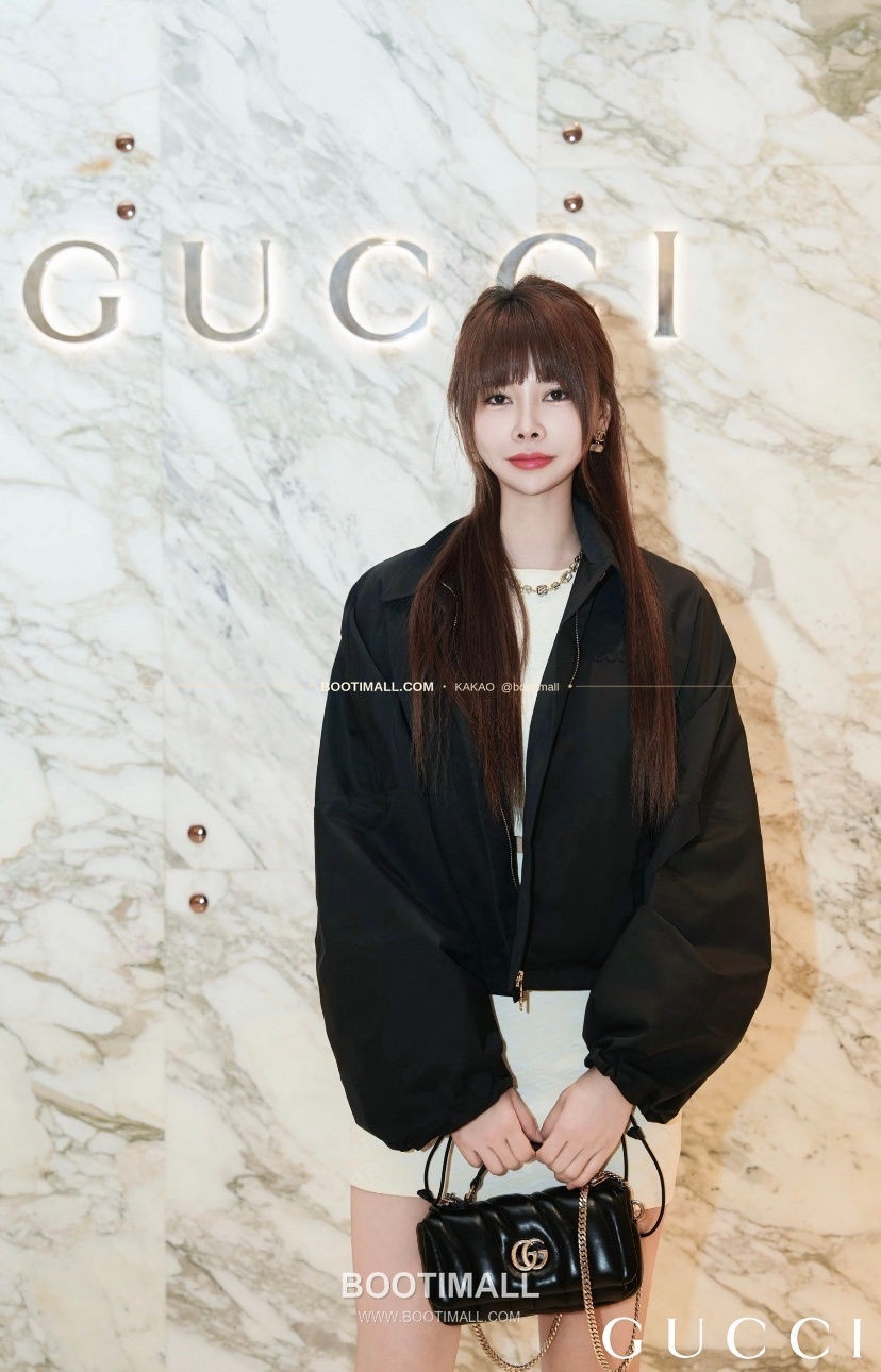 구찌 화이트 엠보싱 카프스킨 슬림 숄더백 Gucci White Embossed Calfskin Slim Shoulder Bag 806017 21cm 9
