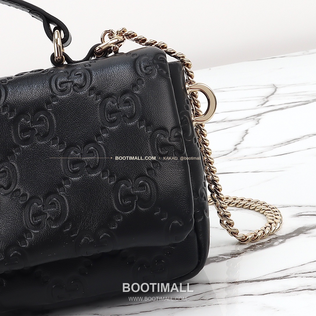 구찌 화이트 엠보싱 카프스킨 슬림 숄더백 Gucci White Embossed Calfskin Slim Shoulder Bag 806017 21cm 15