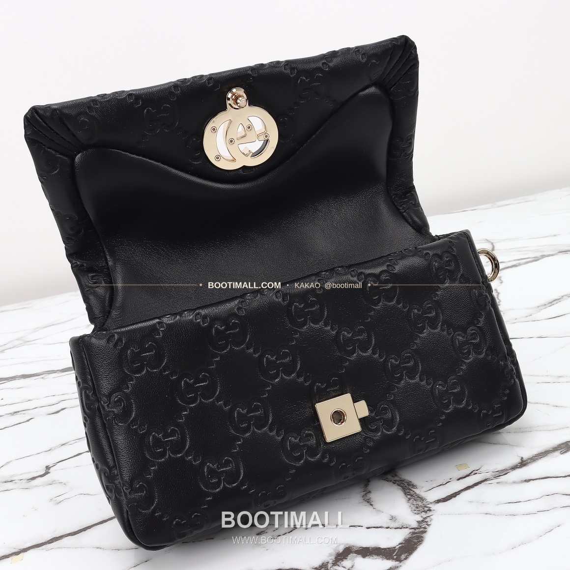 구찌 화이트 엠보싱 카프스킨 슬림 숄더백 Gucci White Embossed Calfskin Slim Shoulder Bag 806017 21cm 16