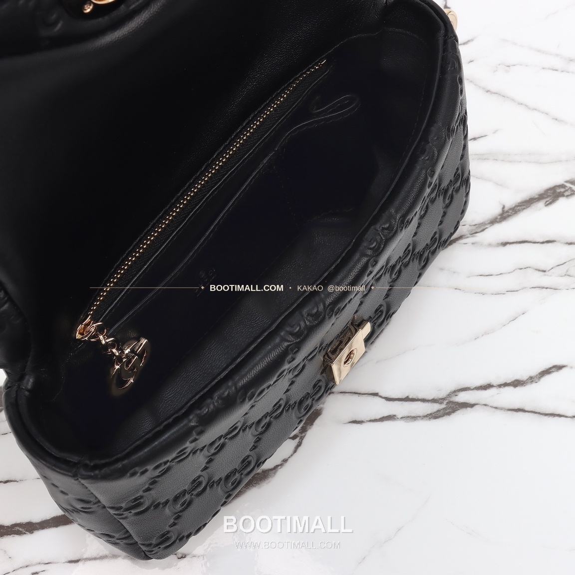 구찌 화이트 엠보싱 카프스킨 슬림 숄더백 Gucci White Embossed Calfskin Slim Shoulder Bag 806017 21cm 18