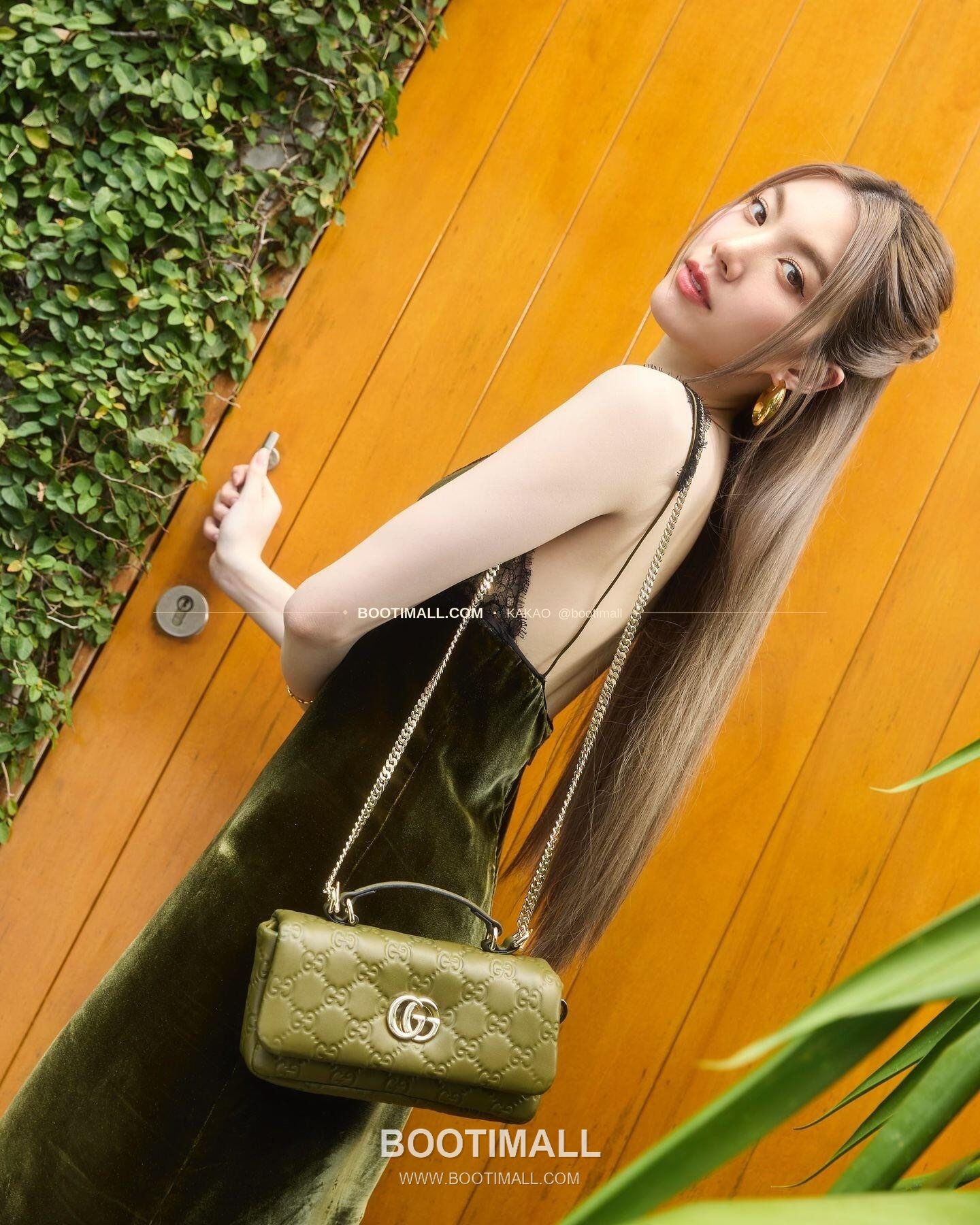 구찌 화이트 엠보싱 카프스킨 슬림 숄더백 Gucci White Embossed Calfskin Slim Shoulder Bag 806017 21cm 3