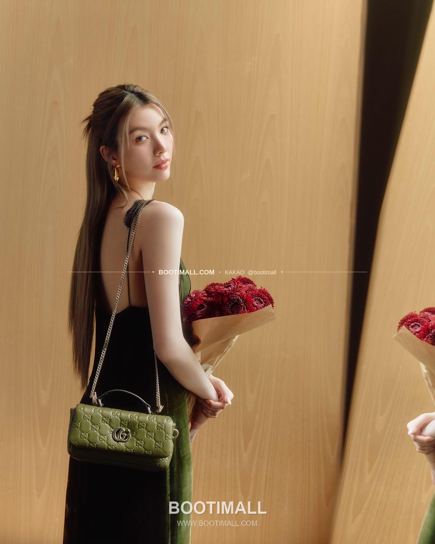 구찌 화이트 엠보싱 카프스킨 슬림 숄더백 Gucci White Embossed Calfskin Slim Shoulder Bag 806017 21cm 5