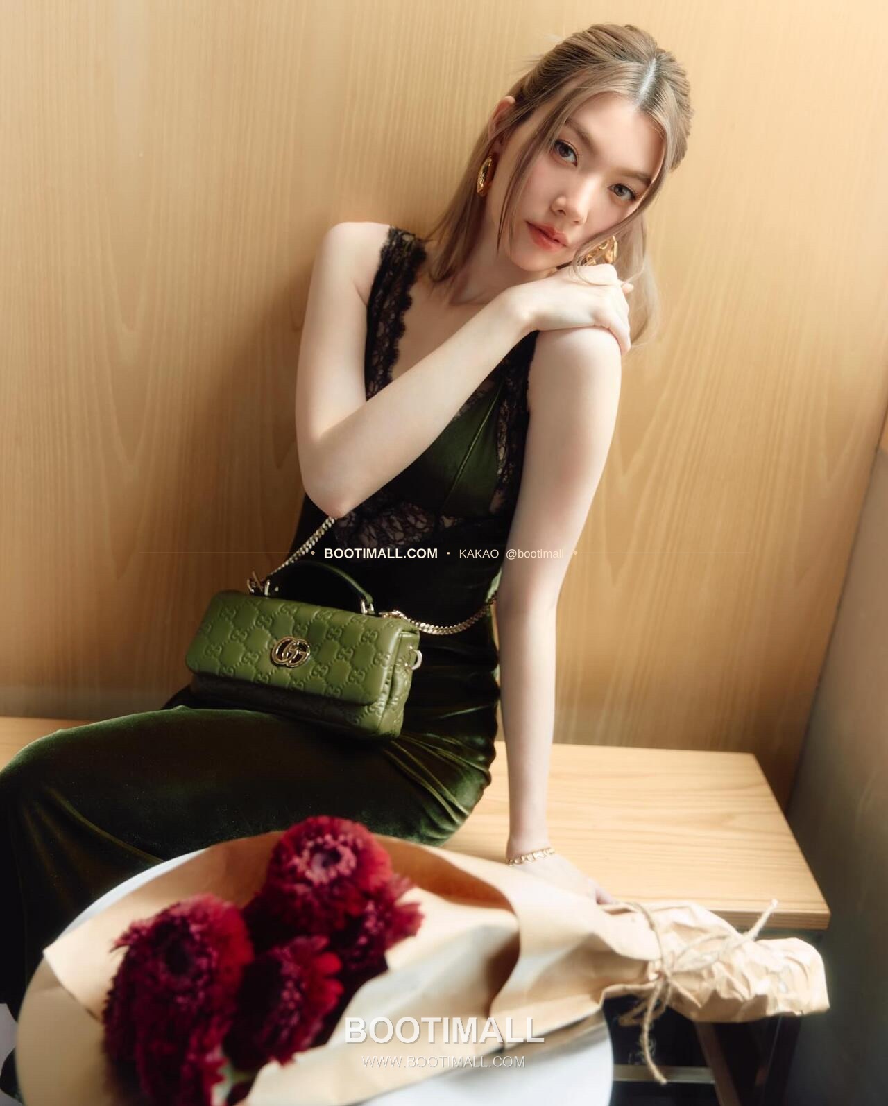 구찌 화이트 엠보싱 카프스킨 슬림 숄더백 Gucci White Embossed Calfskin Slim Shoulder Bag 806017 21cm 6