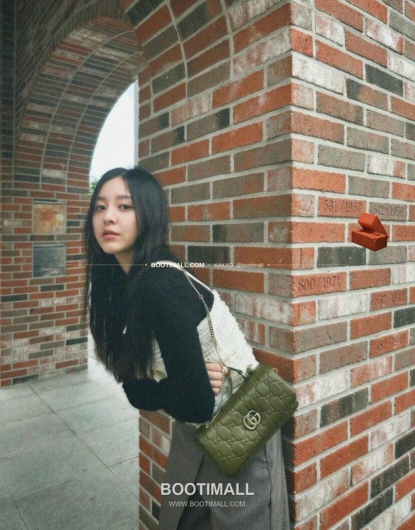 구찌 화이트 엠보싱 카프스킨 슬림 숄더백 Gucci White Embossed Calfskin Slim Shoulder Bag 806017 21cm 7